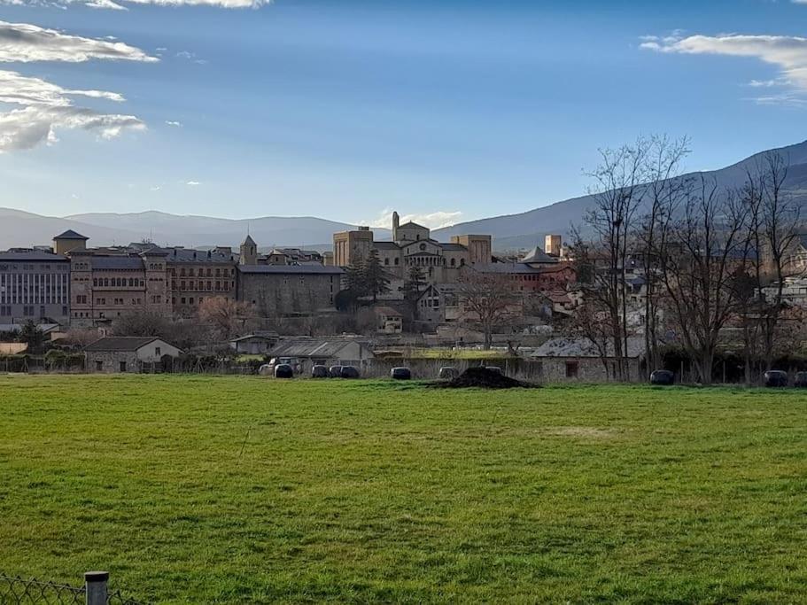 Apartament Gran Pirineu Монферрер Экстерьер фото